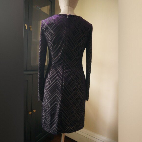 💜 Vince Camuto Purple Velvet Geometric Long Sleeve Mini Dress - Size 6 💜 - Picture 3 of 5